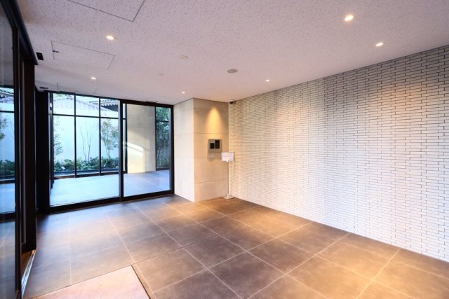 23/25 エントランス