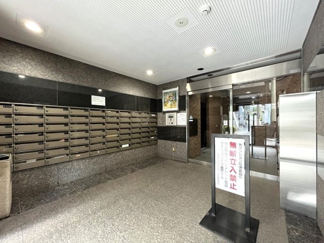 14/15 エントランス