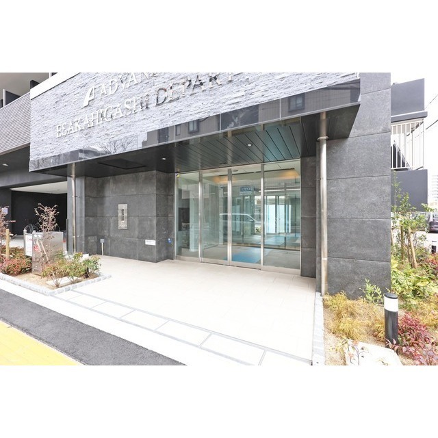 21/22 エントランス