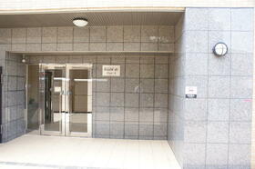 16/16 エントランス