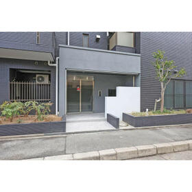 16/16 エントランス