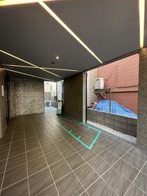 16/16 エントランス