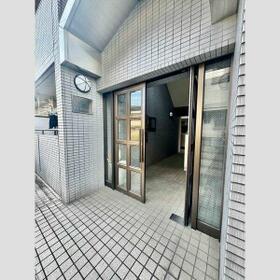 16/16 エントランス