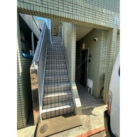 16/16 エントランス