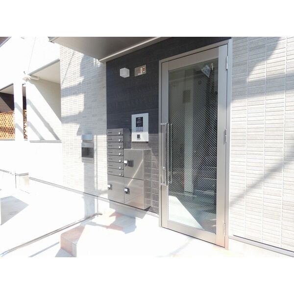 16/16 エントランス