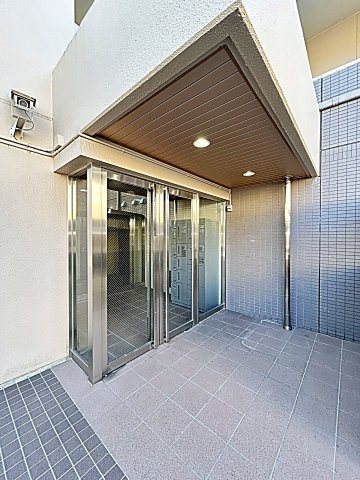 28/29 エントランス