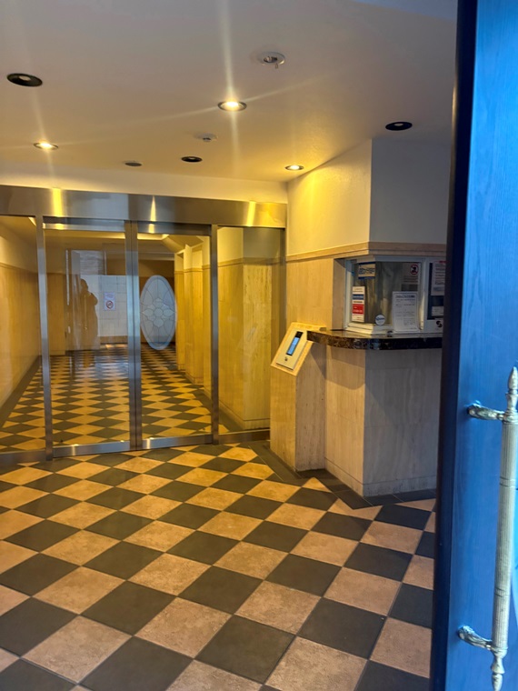 4/10 エントランス