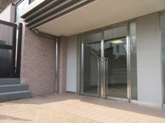 23/26 エントランス