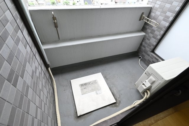 16/27 バルコニー