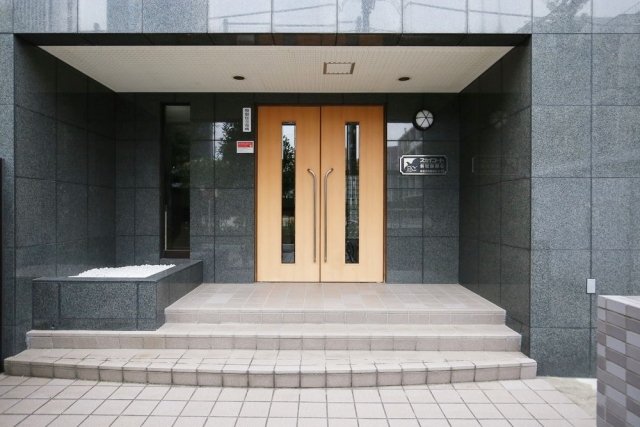 22/27 エントランス