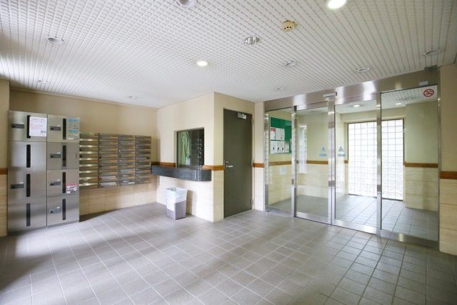 23/27 エントランス