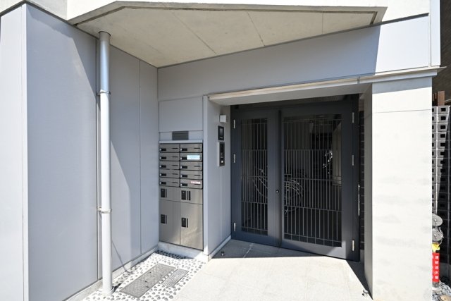 28/30 エントランス