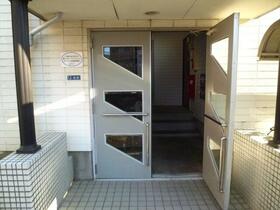 16/16 エントランス