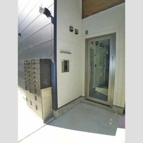 16/16 エントランス