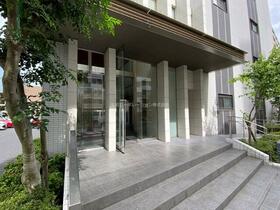 16/16 エントランス