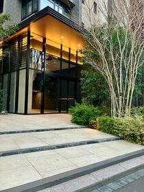 16/16 エントランス