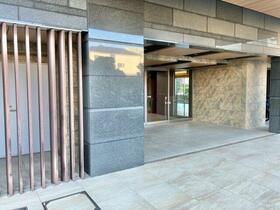 16/16 エントランス