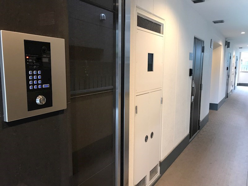 20/20 エントランス