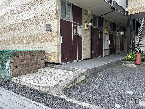 13/14 エントランス