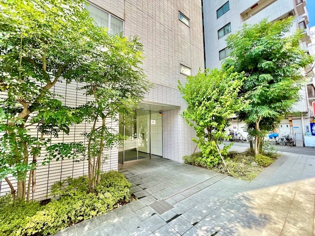 18/23 エントランス