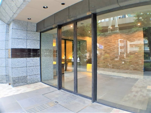 20/27 エントランス