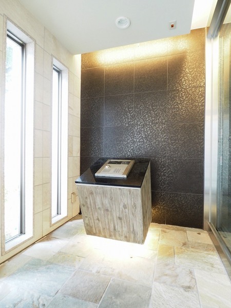 18/20 エントランス