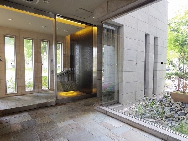 19/20 エントランス