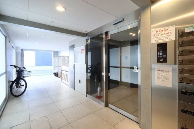 19/30 エントランス