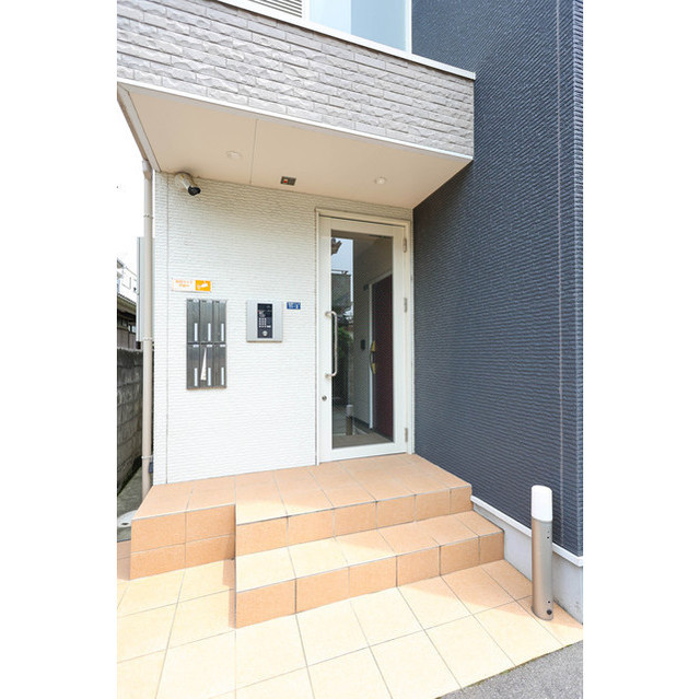 27/27 エントランス