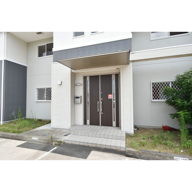 27/30 エントランス