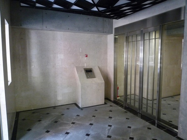 4/4 エントランス