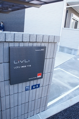 16/16 エントランス