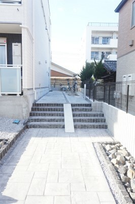 22/30 エントランス