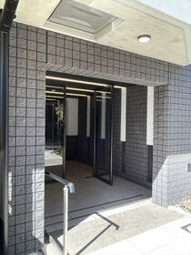 16/16 エントランス