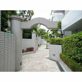 16/16 エントランス