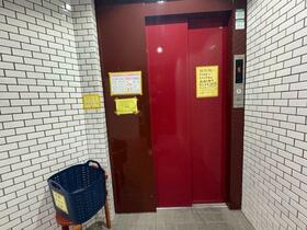 13/13 エントランス