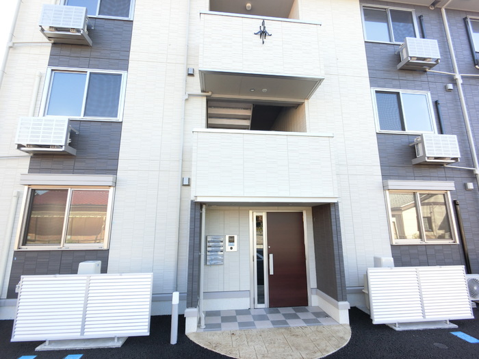 18/26 エントランス