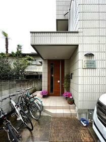 16/16 エントランス