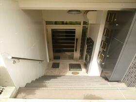 16/16 エントランス