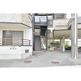 16/16 エントランス