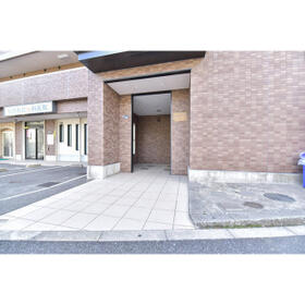 5/5 エントランス