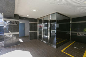 16/16 エントランス