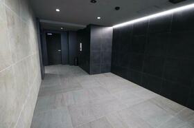 13/14 エントランス