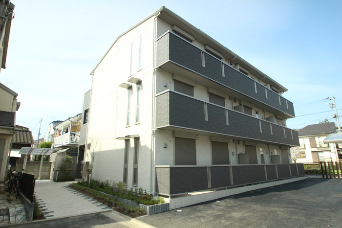 トゥジュール・コンティニュエの外観