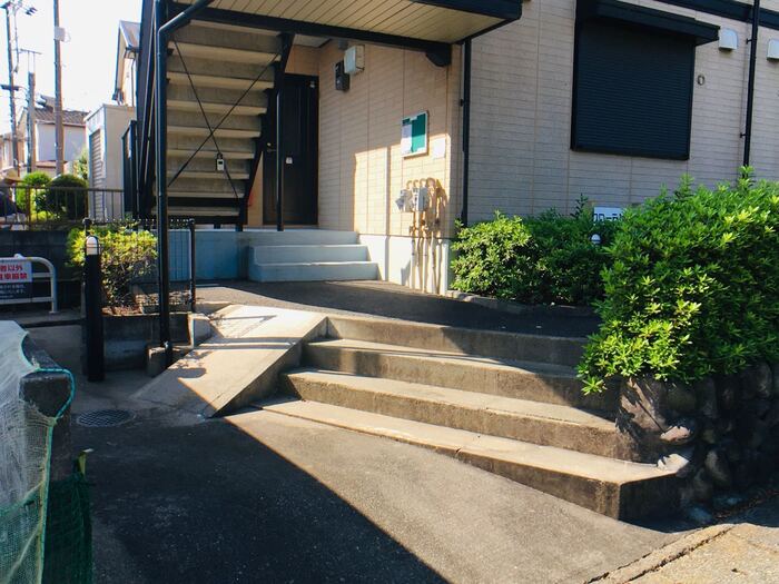 18/19 エントランス