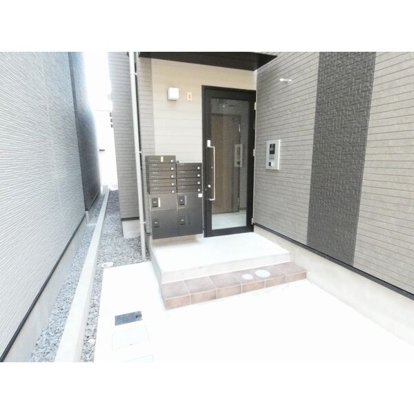 16/16 エントランス