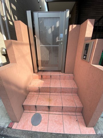 18/20 エントランス