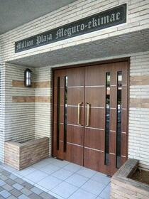 16/16 エントランス