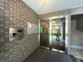 16/16 エントランス