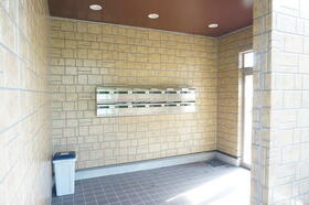 16/16 エントランス